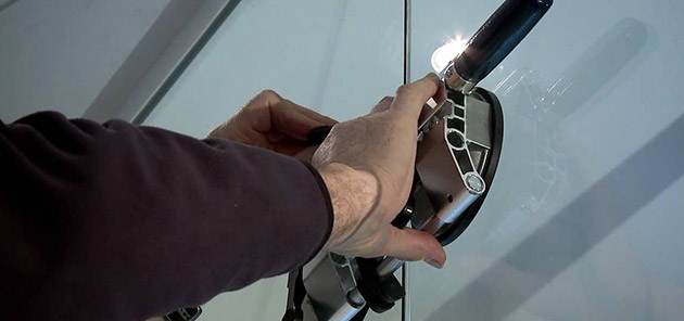 Монтаж цільноскляних конструкцій